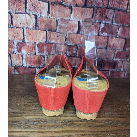 Yokono Women's size 7.5 Red Suede Wedge Sandals - Picture 5 of 7